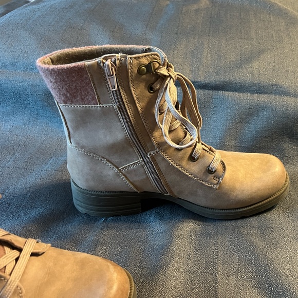 Earth Origins Light Brown Lace-Up Boots - Picture 10 of 11